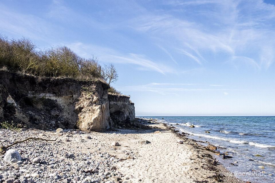 Naturstrand und Steilküste in Heiligenhafen auf der Halbinsel Wagrien an der Ostsee // Foto: MeerART