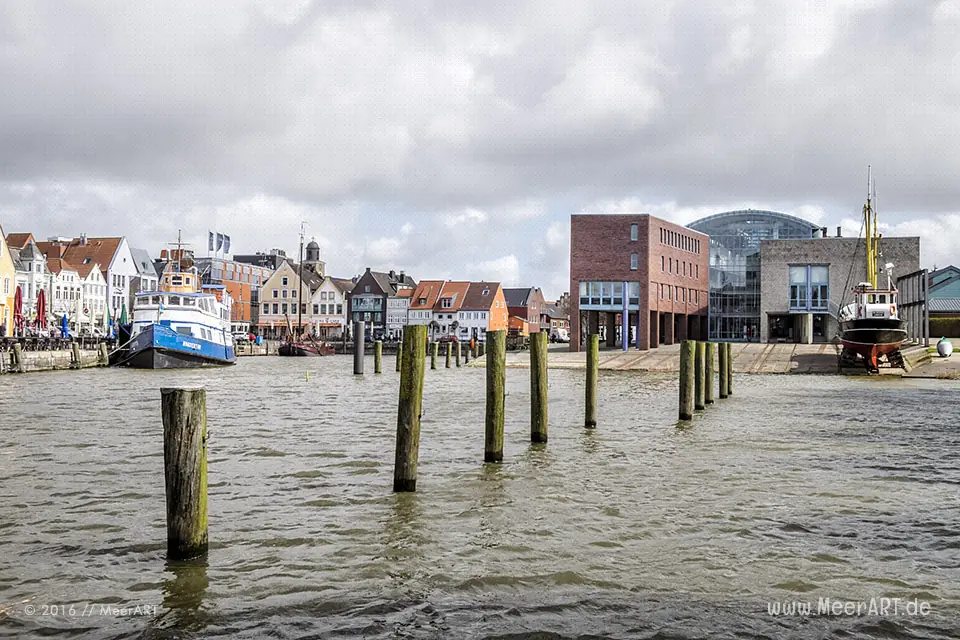 Der Binnenhafen von Husum in Nordfriesland // Foto: MeerART