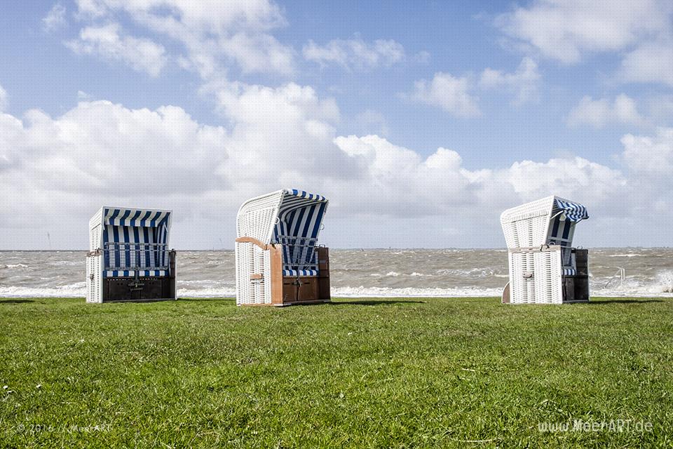 Badestrand an der Nordseeküste bei Husum in Nordfriesland // Foto: MeerART