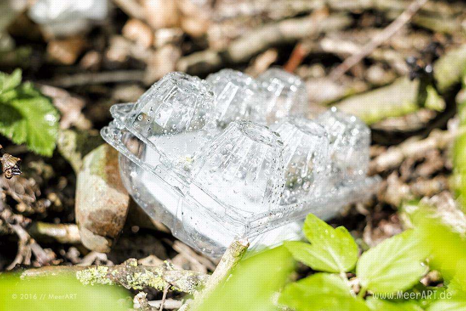 Unterstützung für die Aktion von Kiezpopkorn "Blinde, die auf Plastik starren" // Foto: MeerART