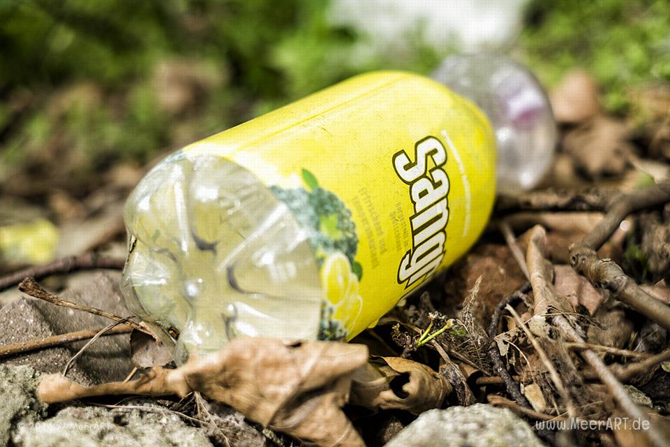 Unterstützung für die Aktion von Kiezpopkorn "Blinde, die auf Plastik starren" // Foto: MeerART
