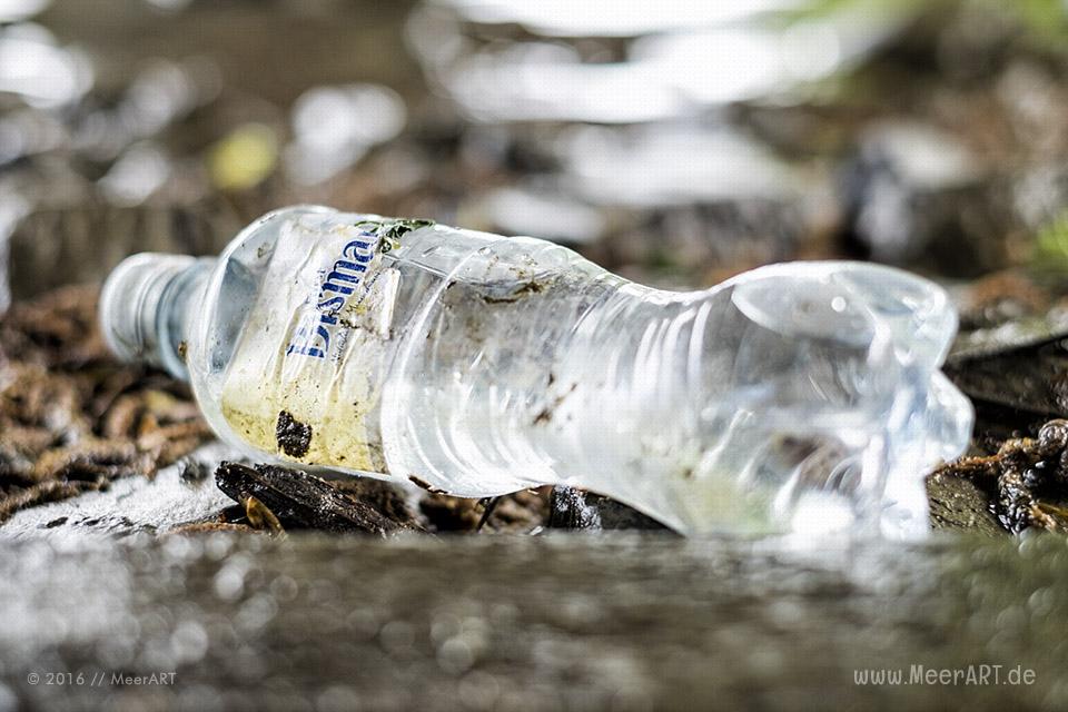 Unterstützung für die Aktion von Kiezpopkorn "Blinde, die auf Plastik starren" // Foto: MeerART