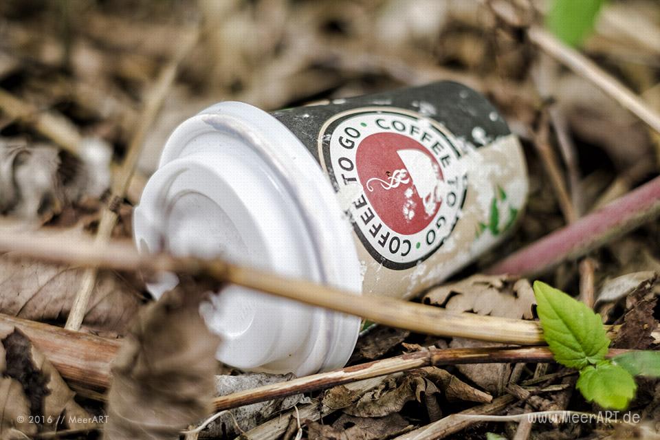 Unterstützung für die Aktion von Kiezpopkorn "Blinde, die auf Plastik starren" // Foto: MeerART