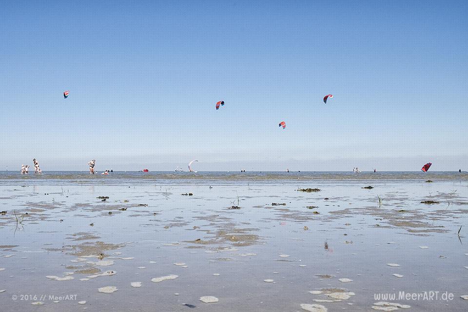 Hauptsaison an der Nordseeküste im Nordseeheilbad Cuxhaven-Duhnen // Foto: MeerART