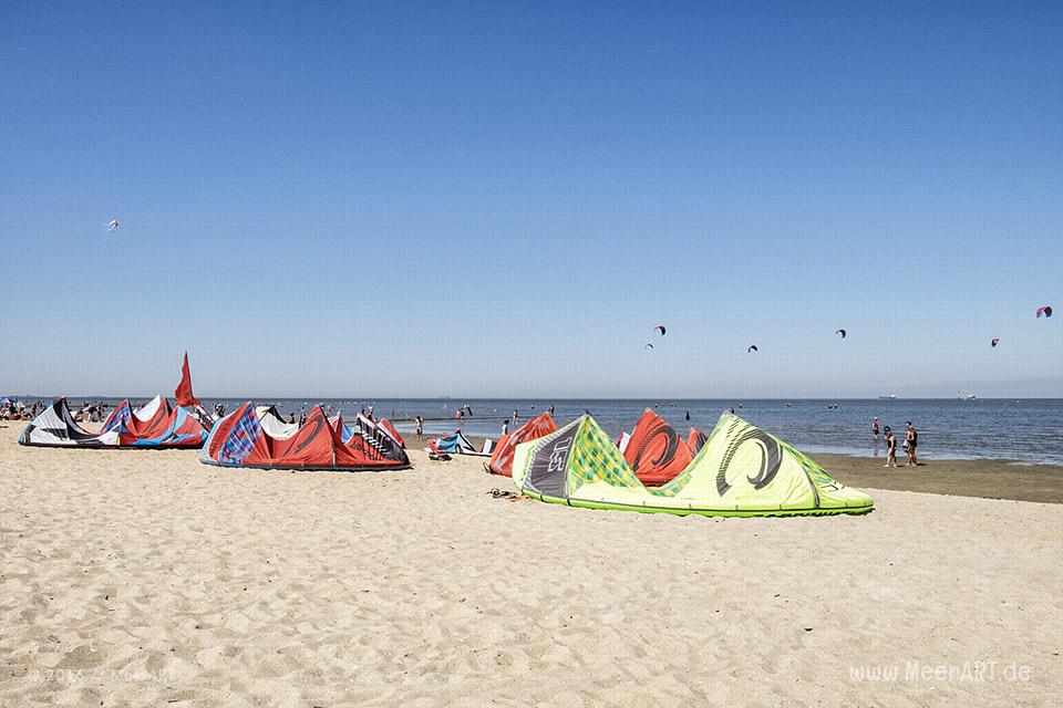 Hauptsaison an der Nordseeküste im Nordseeheilbad Cuxhaven-Duhnen // Foto: MeerART