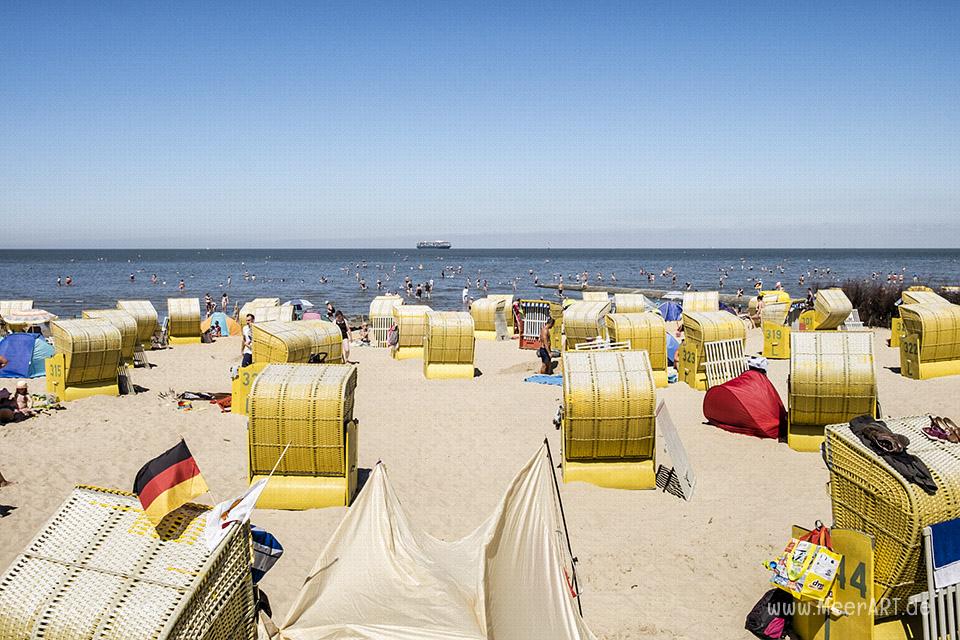 Hauptsaison an der Nordseeküste im Nordseeheilbad Cuxhaven-Duhnen // Foto: MeerART