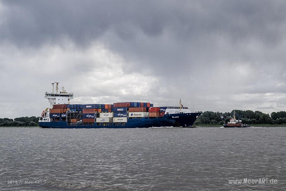 Das Containerschiff "OELAND“ (IMO 9277400) auf der Unterelbe bei Wedel // Foto: MeerART/Ralph Kerpa