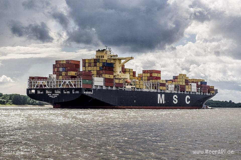 Das Containerschiff "MSC AGADIR" (IMO 9619464) auf der Unterelbe bei Wedel // Foto: MeerART/Ralph Kerpa