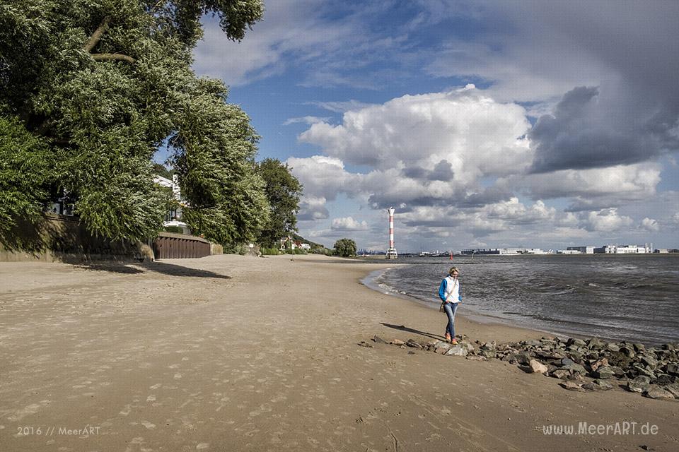 Idyllische Uferlandschaft am Falkensteiner Ufer an der Elbe bei Wittenbergen // Foto: MeerART