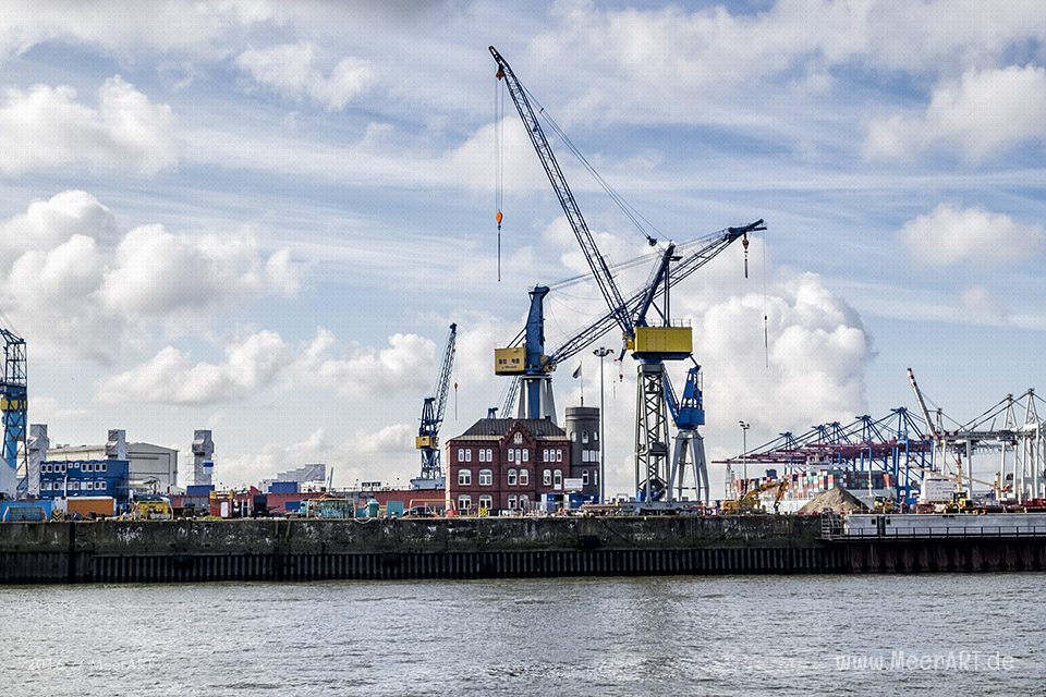 Blick auf das Werftgelände von Blohm+Voss // Foto: MeerART