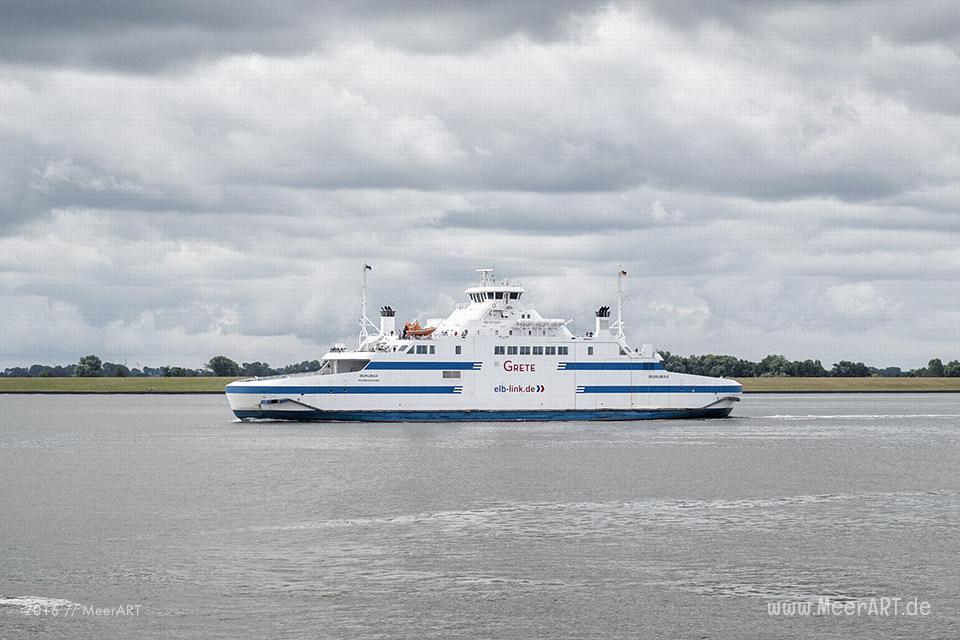 Mit den HALUNDER JET über die Elbe zur Hochseeinsel Helgoland // Foto: MeerART
