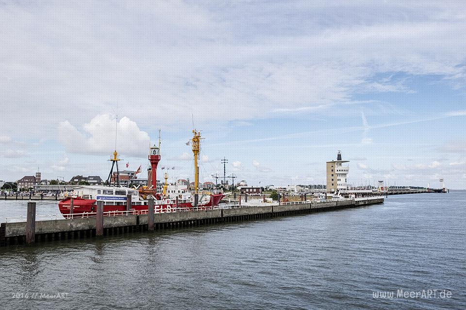 Mit den HALUNDER JET über die Elbe zur Hochseeinsel Helgoland // Foto: MeerART