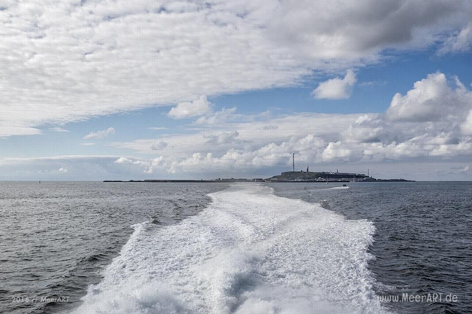 Mit den HALUNDER JET über die Elbe zur Hochseeinsel Helgoland // Foto: MeerART