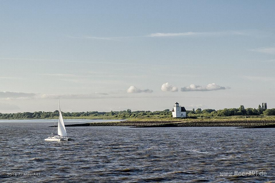 Mit den HALUNDER JET über die Elbe zur Hochseeinsel Helgoland // Foto: MeerART
