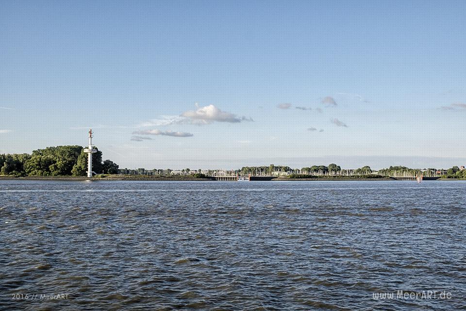 Mit den HALUNDER JET über die Elbe zur Hochseeinsel Helgoland // Foto: MeerART