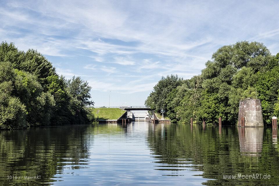 Die Tatenberger Schleuse an der Dove-Elbe bei Moorfleet // Foto: MeerART
