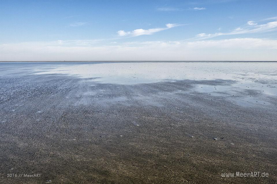 Ein sonniger Sommervormittag an der Nordsee im Watt und auf der Sandbank vor Westerhever // Foto: MeerART