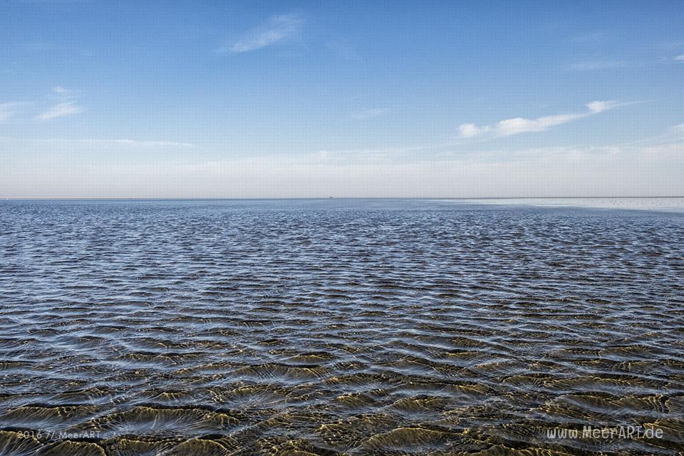 Ein sonniger Sommervormittag an der Nordsee im Watt und auf der Sandbank vor Westerhever // Foto: MeerART