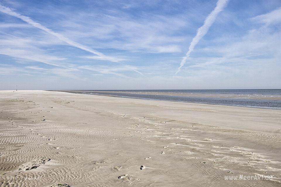 Ein sonniger Sommervormittag an der Nordsee im Watt und auf der Sandbank vor Westerhever // Foto: MeerART