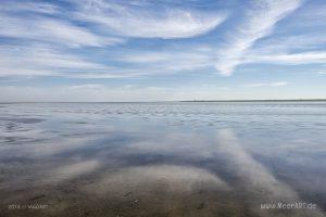 Ein sonniger Sommervormittag an der Nordsee im Watt und auf der Sandbank vor Westerhever // Foto: MeerART