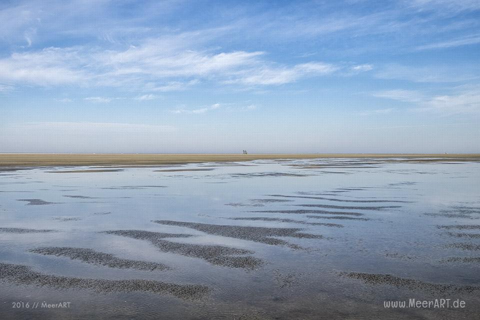 Ein sonniger Sommervormittag an der Nordsee im Watt und auf der Sandbank vor Westerhever // Foto: MeerART