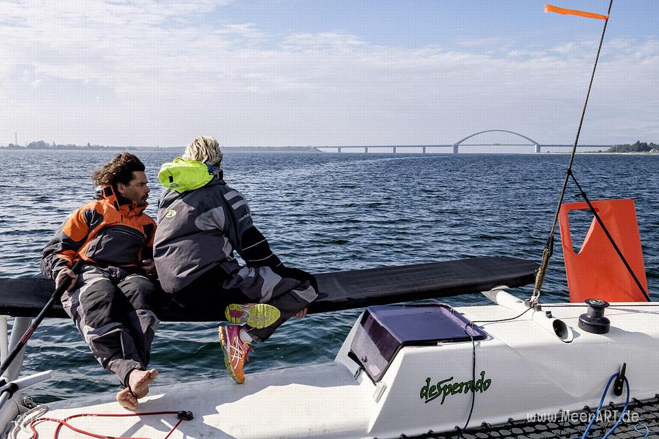 Segelturn mit Lars und seinem Katamaran "Desperado" auf der Ostsee vor Fehmarn // Foto: MeerART