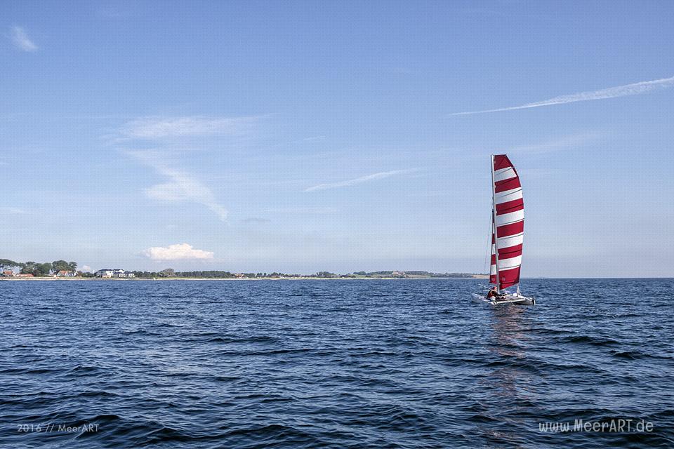 Segelturn mit Lars und seinem Katamaran "Desperado" auf der Ostsee vor Fehmarn // Foto: MeerART