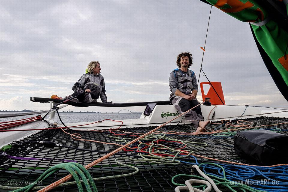 Segelturn mit Lars und seinem Katamaran "Desperado" auf der Ostsee vor Fehmarn // Foto: MeerART