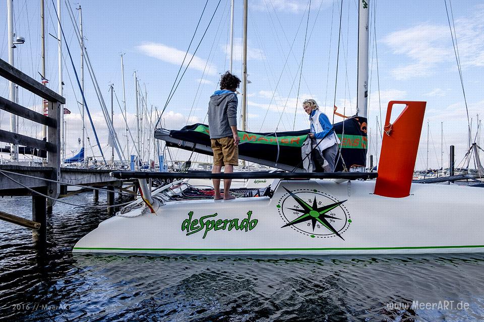 Segelturn mit Lars und seinem Katamaran "Desperado" auf der Ostsee vor Fehmarn // Foto: MeerART