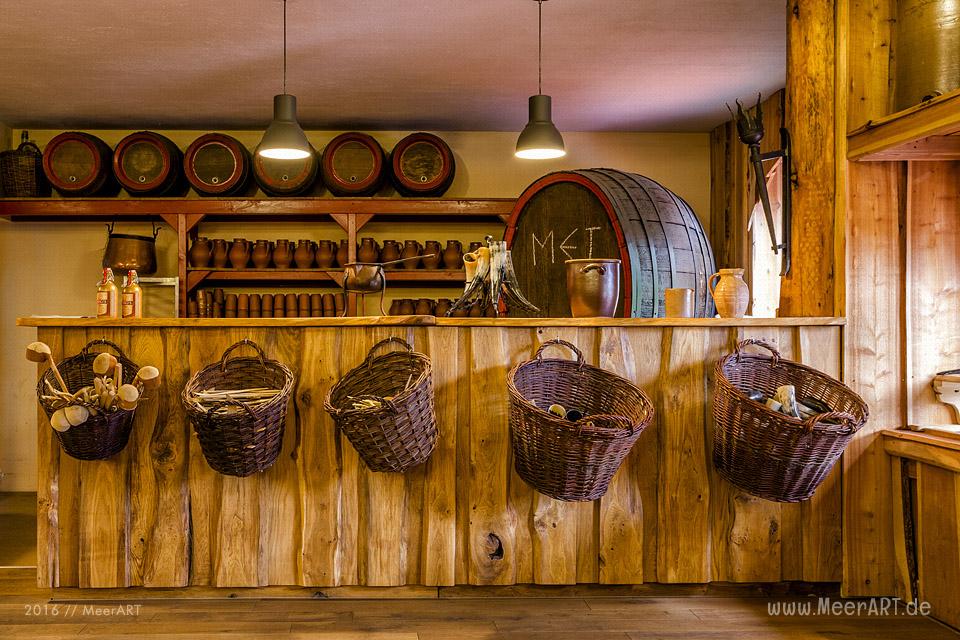 Das Erlebnisrestaurant „DIE WIKINGERSCHÄNKE“ (Inhaber: Oliver Firla) in Haithabu bei Schleswig // Foto: Ralph Kerpa