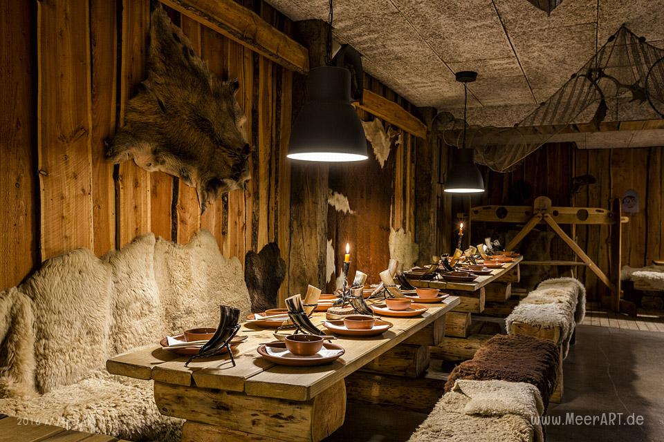 Das Erlebnisrestaurant „DIE WIKINGERSCHÄNKE“ (Inhaber: Oliver Firla) in Haithabu bei Schleswig // Foto: Ralph Kerpa