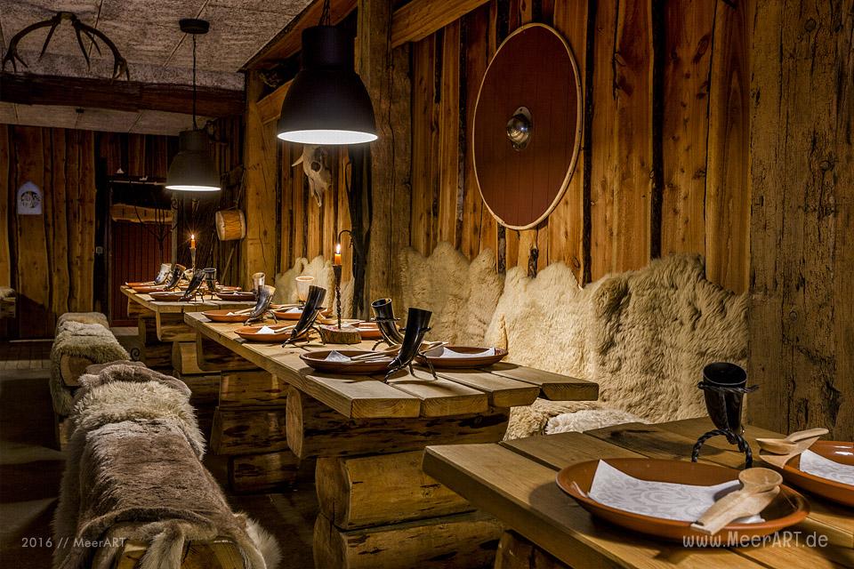 Das Erlebnisrestaurant „DIE WIKINGERSCHÄNKE“ (Inhaber: Oliver Firla) in Haithabu bei Schleswig // Foto: Ralph Kerpa