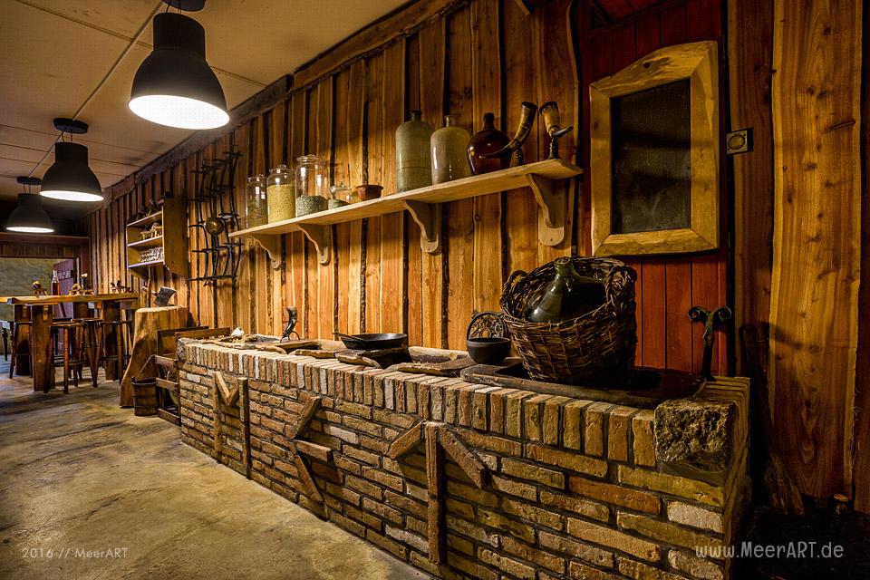 Das Erlebnisrestaurant „DIE WIKINGERSCHÄNKE“ (Inhaber: Oliver Firla) in Haithabu bei Schleswig // Foto: Ralph Kerpa