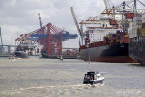 Containerschiffe am Containerterminal EUROGATE im Hamburger Hafen // Foto: MeerART