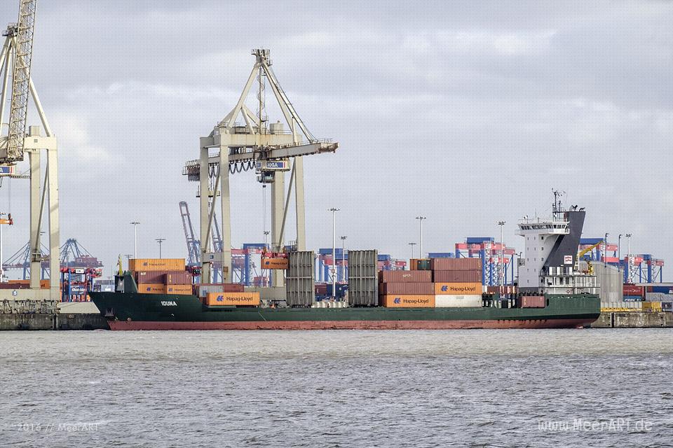 Blick auf das Containerterminal BURCHARDKAI im Hamburger Hafen // Foto: MeerART
