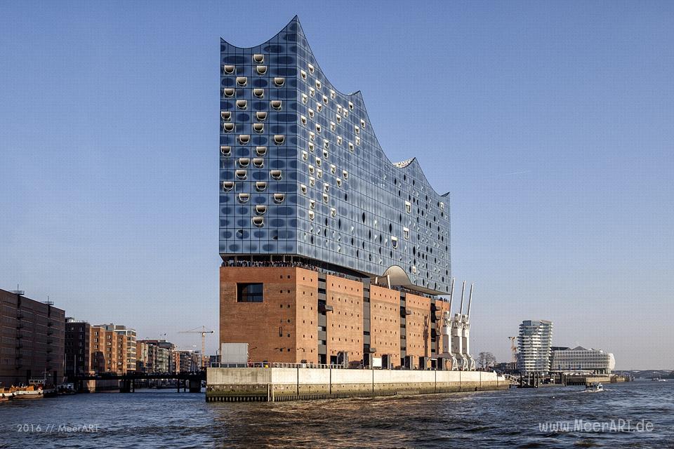 Die Elbphilharmonie auf dem alten Kaispeicher A in der HafenCity Hamburg // Foto: MeerART