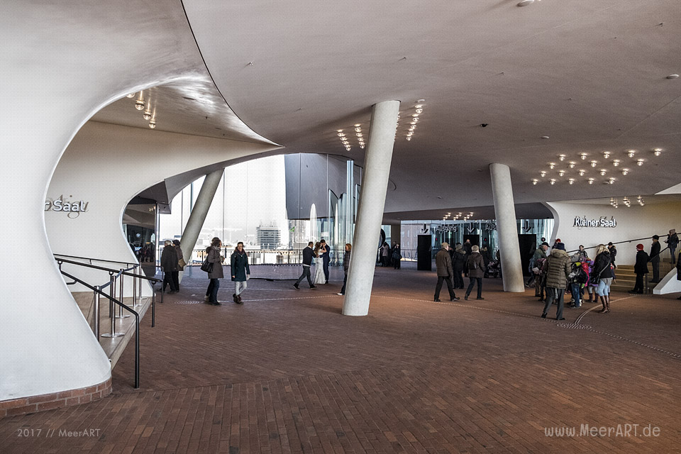 Impressionen von der Elbphilharmonie in der Hamburger HafenCity // Foto: MeerART