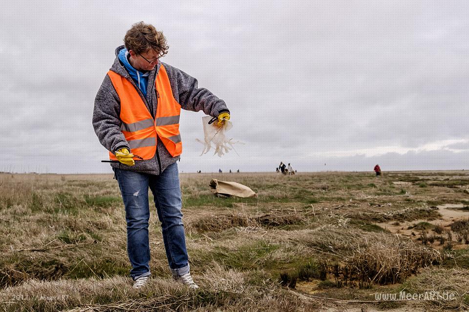Müllsammelaktion „SPO klart auf!“ am 08.04.2017 am Nordseestrand von St. Peter-Ording // Foto: MeerART