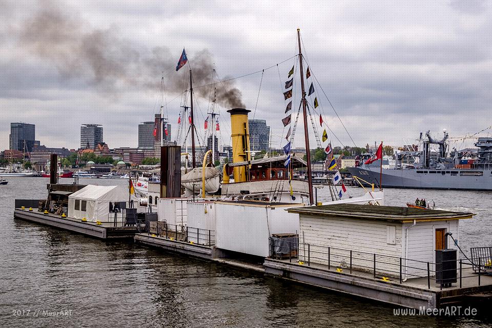 Der Hamburger Hafen feiert seinen 828. Hafengeburtstag // Foto: MeerART