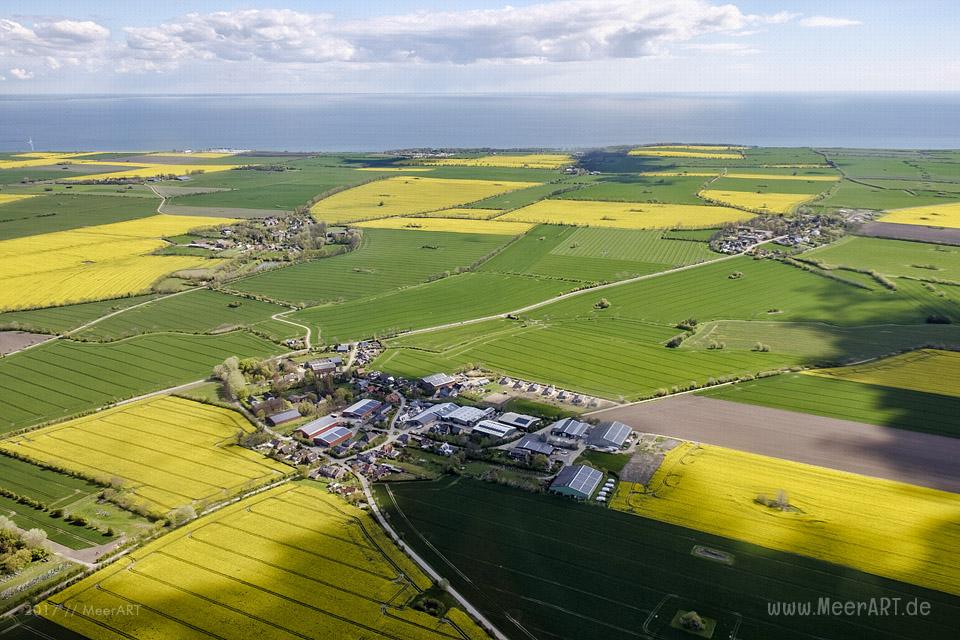 Rundflug mit Klaus Skerra von Fehmarn Air über die schöne Sonneninsel // Foto: MeerART