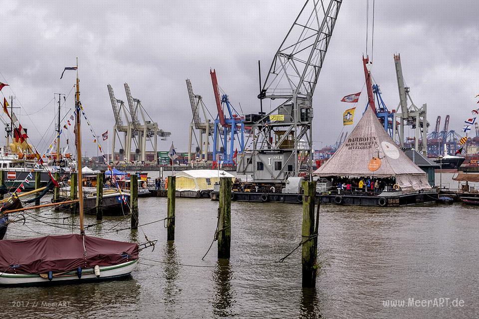 Veranstaltung zur Wiederinbetriebnahme der Dampfbarkasse OTTO LAUFFER im Museumshafen Oevelgönne // Foto: MeerART