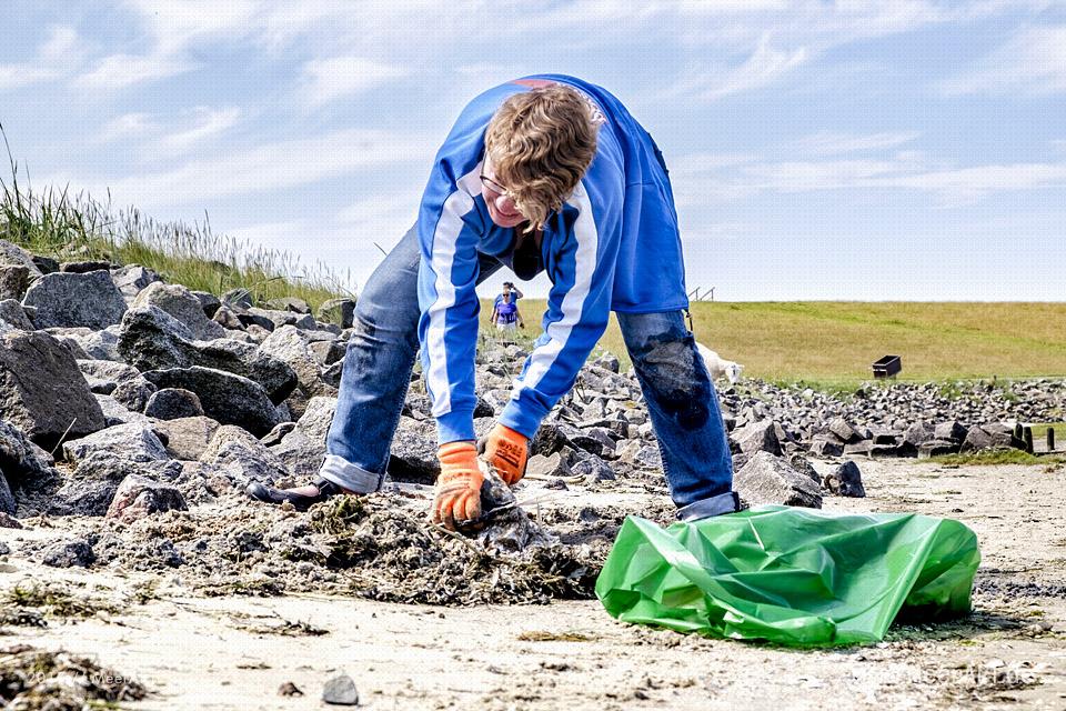 Müllsammelaktion beim Nordfriesland Daag am 14.07.2017 in Westerhever zwischen Stufhusen und der Lammerswarft // Foto: MeerART / R. Kerpa