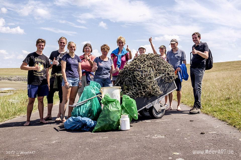 Müllsammelaktion beim Nordfriesland Daag am 14.07.2017 in Westerhever zwischen Stufhusen und der Lammerswarft // Foto: MeerART / R. Kerpa