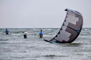 Kitesurfen im Schnupperkurs auf der Sonneinsel Fehmarn // Foto: MeerART / Ralph Kerpa