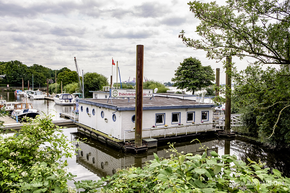 Dem Hans-Leip-Ufer entlang von Hamburg Oevelgönne zum Yachthafen Teufelsbrück // Foto: MeerART / Ralph Kerpa