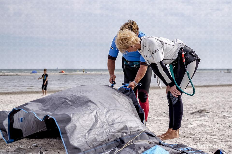 Kitesurfen im Schnupperkurs auf der Sonneinsel Fehmarn // Foto: MeerART / Ralph Kerpa
