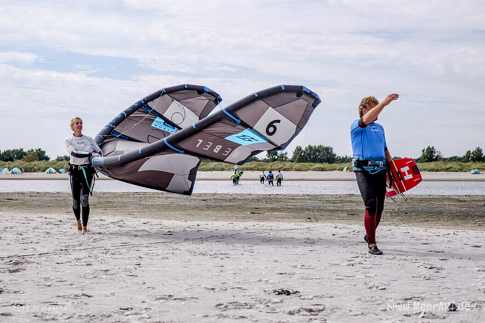 Kitesurfen im Schnupperkurs auf der Sonneinsel Fehmarn // Foto: MeerART / Ralph Kerpa