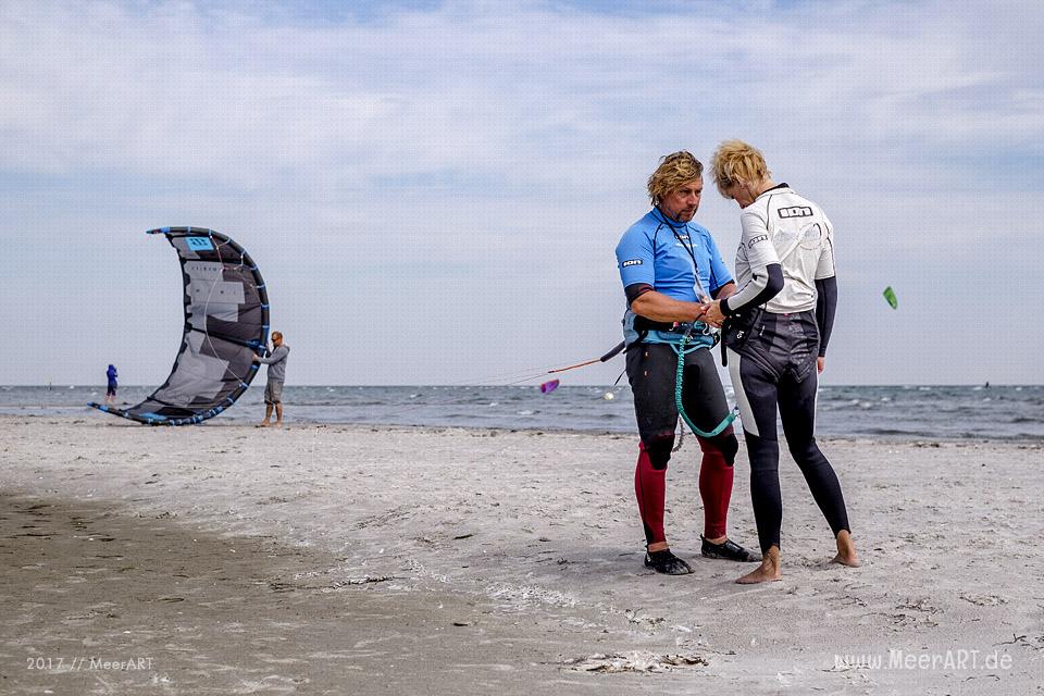 Kitesurfen im Schnupperkurs auf der Sonneinsel Fehmarn // Foto: MeerART / Ralph Kerpa