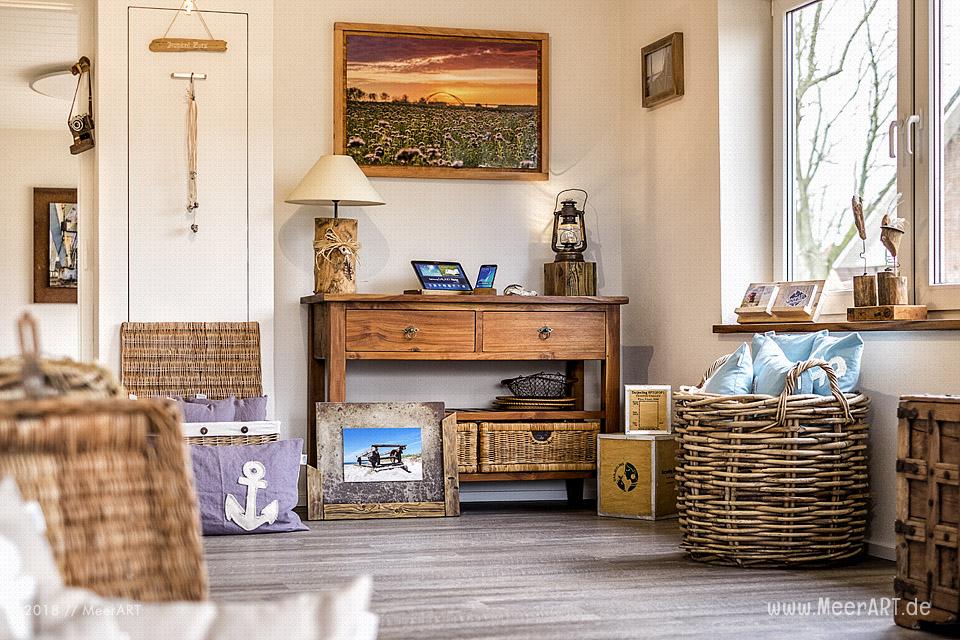 Das Atelier „MeerART / För to Huus“ in Langenhorn (Nordfriesland) mit handgefertigten Wohnaccessoires und Rahmen mit maritimen Motiven // Foto: MeerART