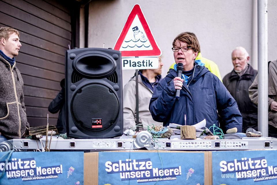 Kundgebung zum Umweltskandal vor den Stadtwerken in Schleswig // Foto: MeerART